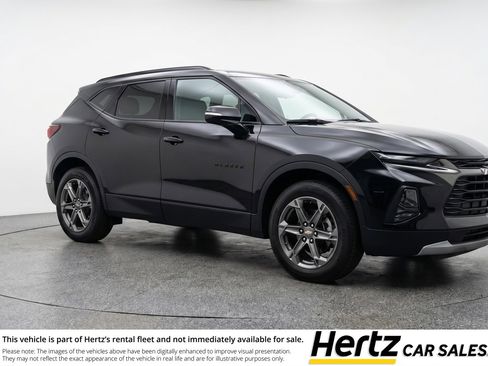 Used 2025 Chevrolet Blazer LT image 1