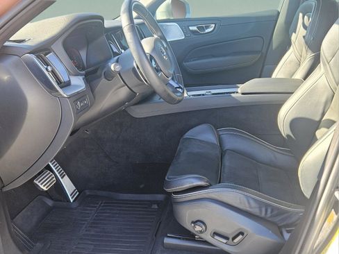 Used 2019 Volvo XC60 T8 R-Design w/ Advanced Package image 9