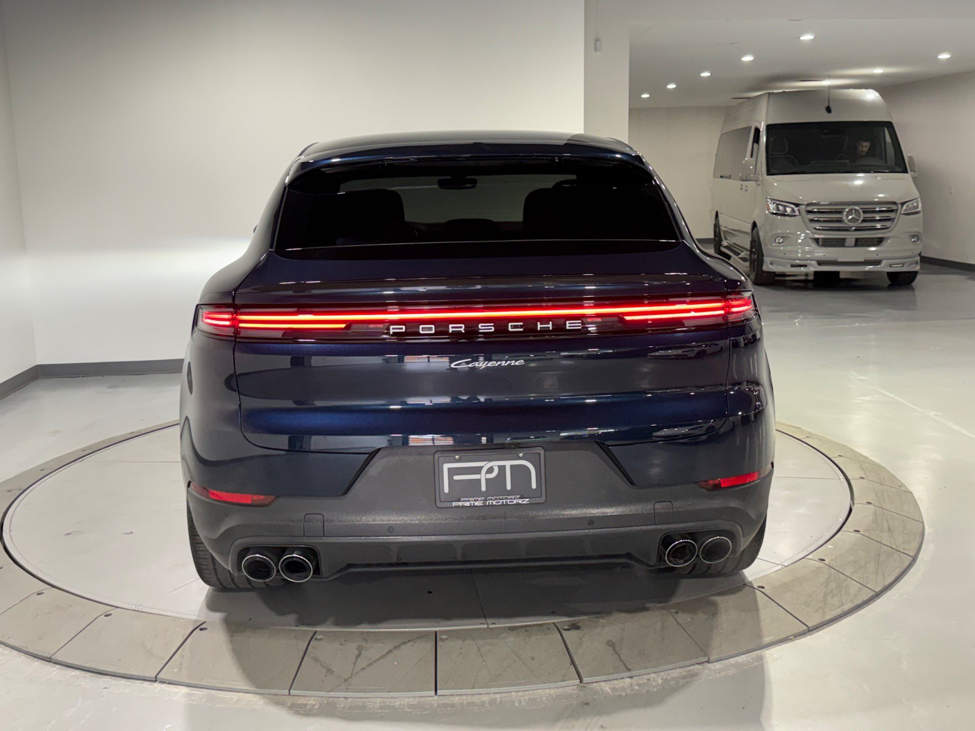 Used 2024 Porsche Cayenne Coupe AWD/4WD image 17