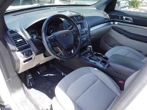 Used 2019 Ford Explorer XLT w/ Class III Trailer Tow Package FWD image 11
