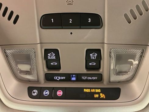 Used 2021 GMC Acadia SLE w/ Driver Convenience Package image 17