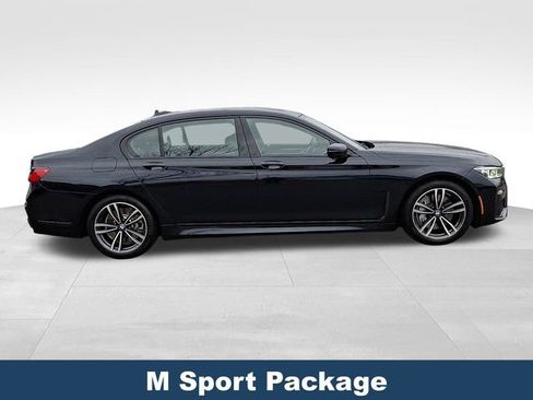 Used 2022 BMW 750i xDrive w/ M Sport Package image 9
