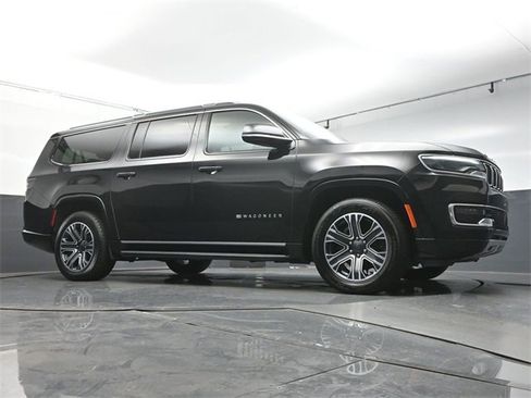 Used 2023 Jeep Wagoneer L Series II image 41