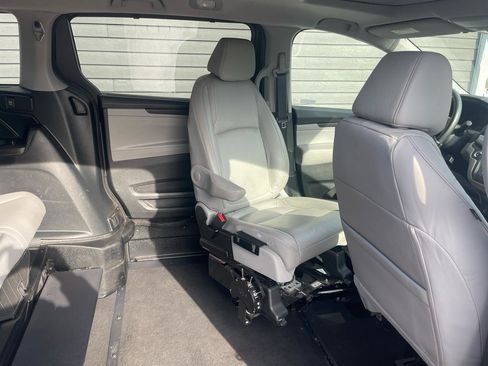 Used 2023 Honda Odyssey EX-L image 35