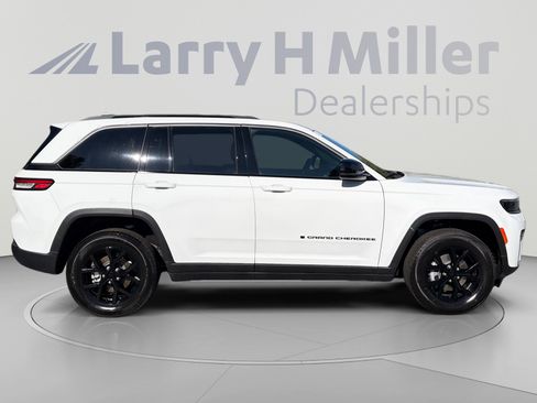 New 2026 Jeep Grand Cherokee Altitude AWD/4WD image 6