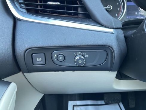 Used 2020 Buick Enclave Essence image 17