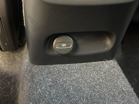Certified 2023 Volvo C40 P8 Recharge Plus AWD/4WD image 9