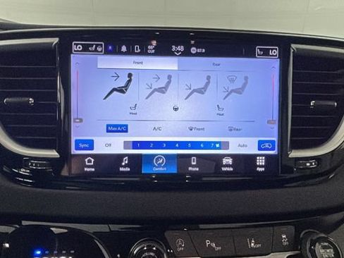 Used 2024 Chrysler Pacifica Touring-L FWD image 23