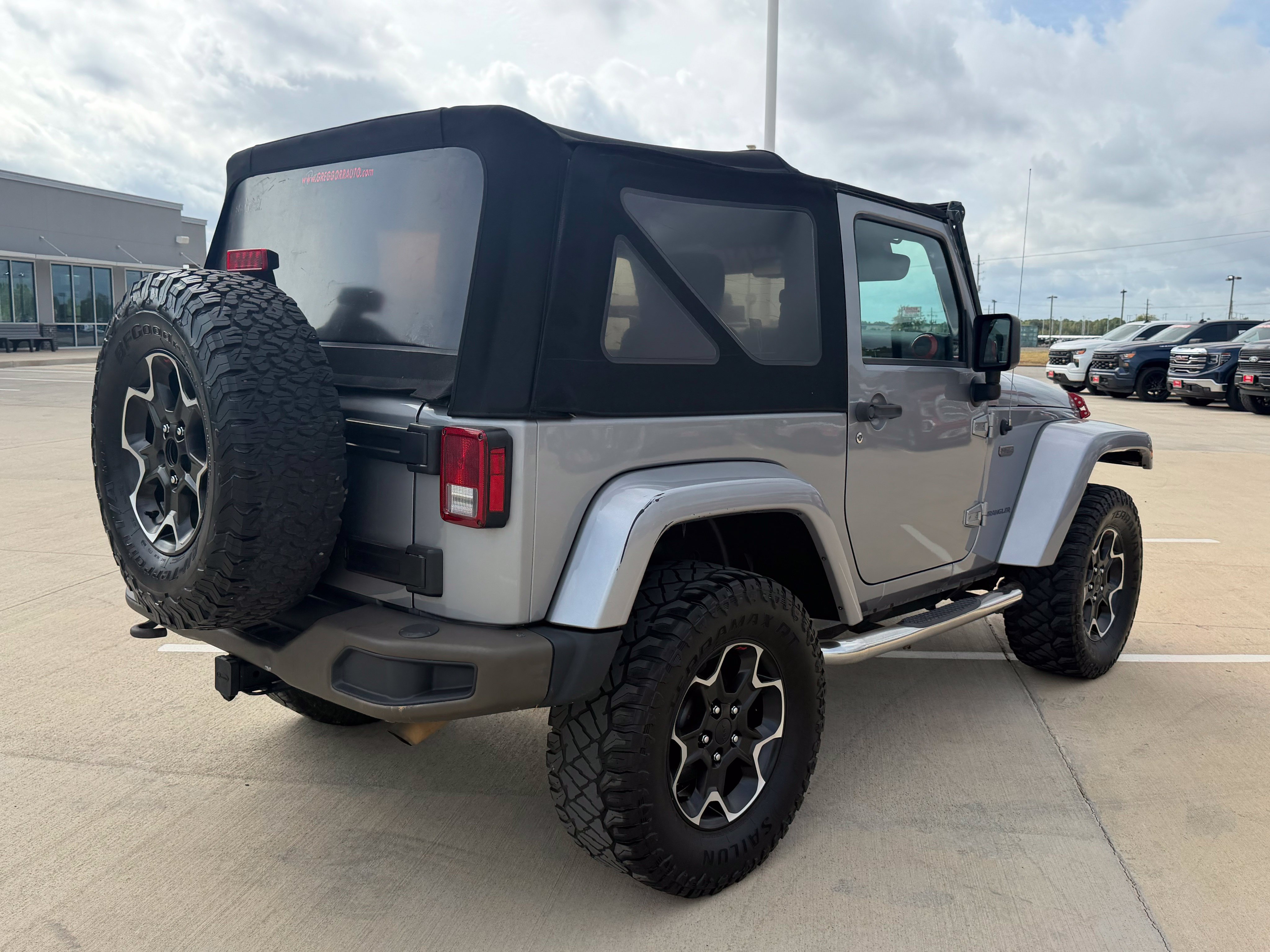 Used 2016 Jeep Wrangler Sahara AWD/4WD image 6