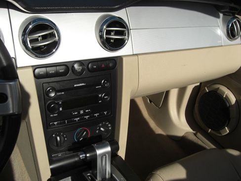 Used 2007 Ford Mustang GT Premium image 9