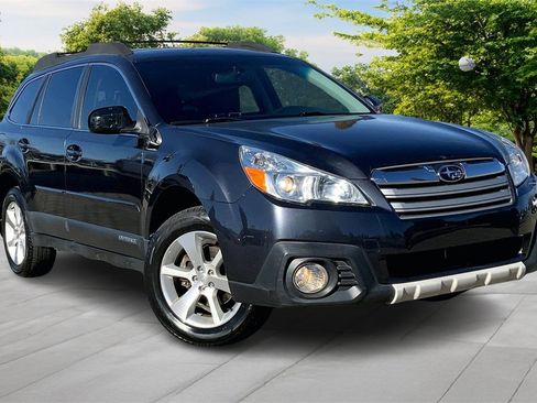 Used 2013 Subaru Outback 2.5i Limited w/ Moonroof Pkg image 3