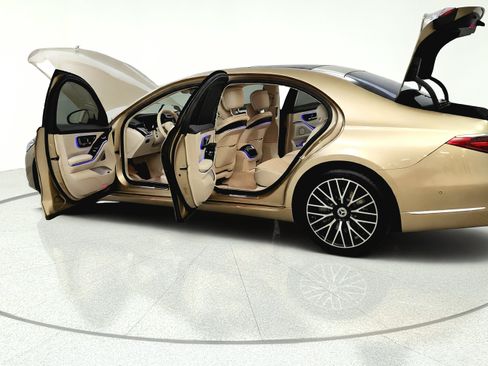 Used 2022 Mercedes-Benz S 500 4MATIC image 5
