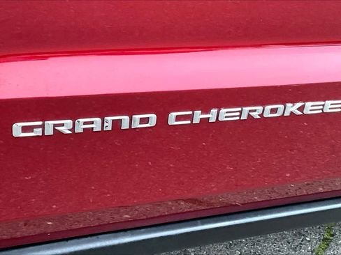 Used 2015 Jeep Grand Cherokee Limited w/ Luxury Group II image 30
