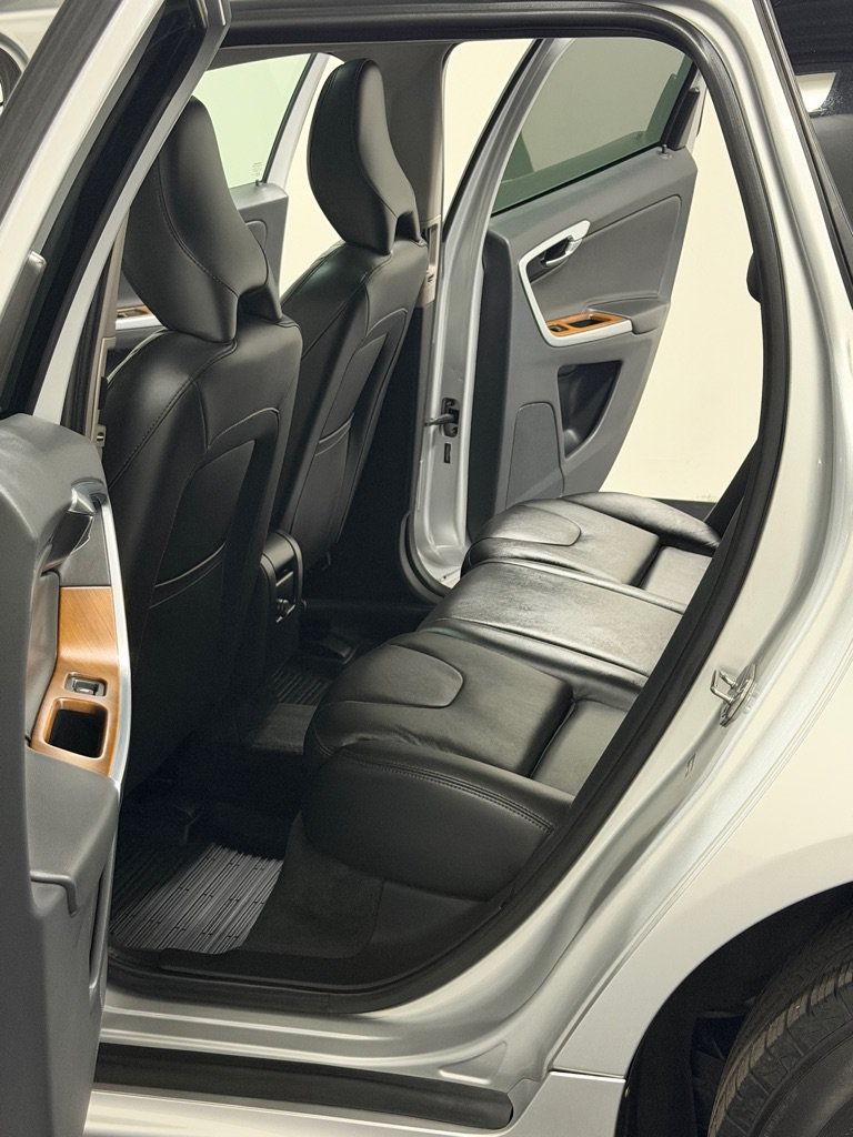Used 2016 Volvo XC60 T5 Premier w/ Proximity Package AWD/4WD image 9