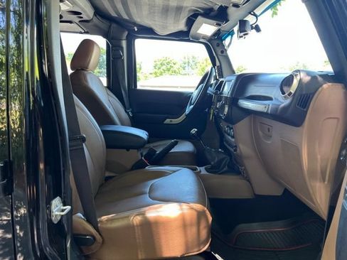 Used 2017 Jeep Wrangler Unlimited Sahara w/ Connectivity Group AWD/4WD image 20