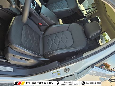 Used 2024 Volkswagen Atlas SE w/ Panoramic Sunroof Package FWD image 10