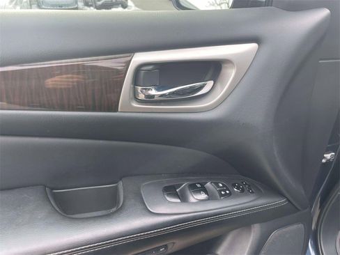 Used 2014 Nissan Pathfinder Platinum w/ Platinum Premium Package image 17
