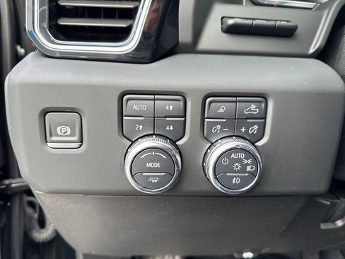 Certified 2024 GMC Sierra 2500 Denali Ultimate image 29