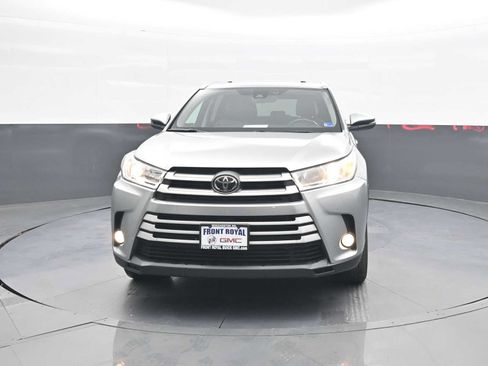 Used 2017 Toyota Highlander XLE AWD/4WD image 3