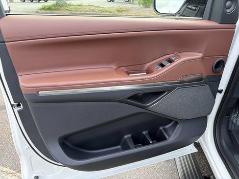 New 2027 Lincoln Navigator Reserve AWD/4WD image 12