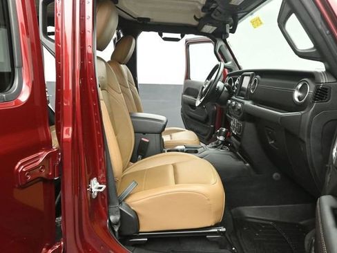 Used 2021 Jeep Wrangler Unlimited Sahara w/ Cold Weather Group AWD/4WD image 31