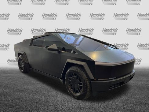 Used 2024 Tesla Cybertruck AWD Crew Cab image 2