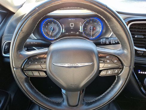 Certified 2022 Chrysler Pacifica Touring-L w/ S Appearance Package image 19