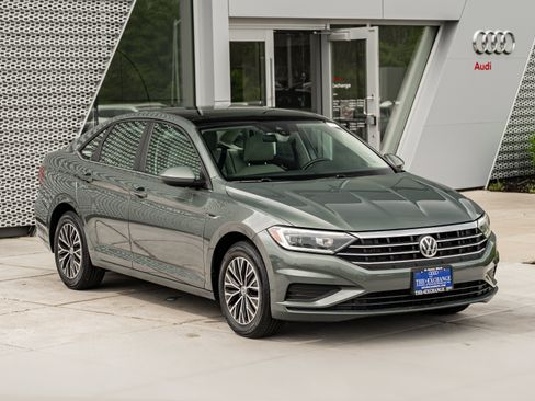 Used 2019 Volkswagen Jetta SEL FWD image 2