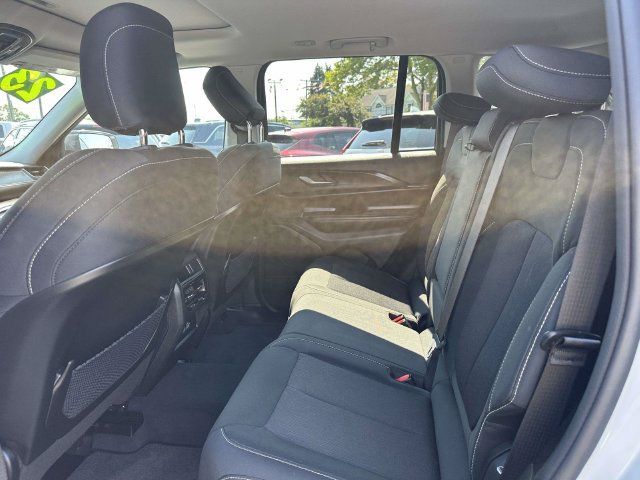Certified 2023 Jeep Grand Cherokee Laredo X AWD/4WD image 7