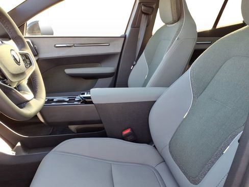 New 2025 Volvo EX30 Plus w/ Protection Package Premier image 13