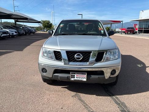 Used 2010 Nissan Frontier SE AWD/4WD image 2