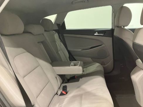 Used 2020 Hyundai Tucson SE image 25