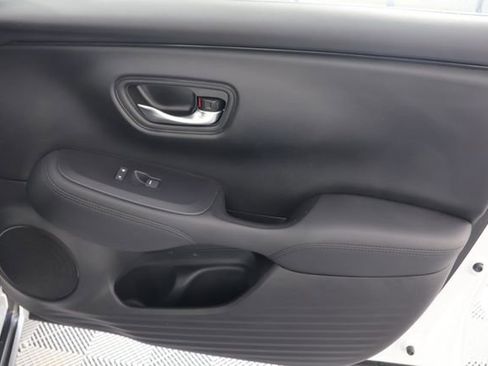 Certified 2025 Honda HR-V LX image 26