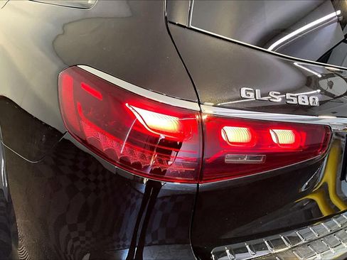 New 2026 Mercedes-Benz GLS 580 4MATIC image 5