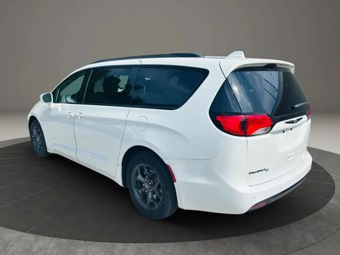 Used 2019 Chrysler Pacifica Touring-L Plus w/ S Appearance Package FWD image 3