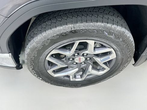 Used 2025 GMC Sierra 1500 SLT AWD/4WD image 31