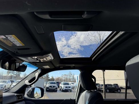 Used 2023 Lexus LX 600 4WD w/ Luxury Package image 21