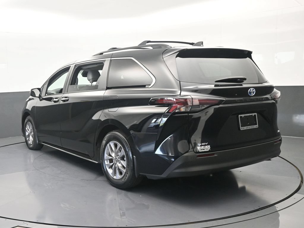 Used 2025 Toyota Sienna XLE w/ XLE Plus Package FWD image 4