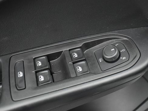 Used 2024 Volkswagen Taos SE image 13