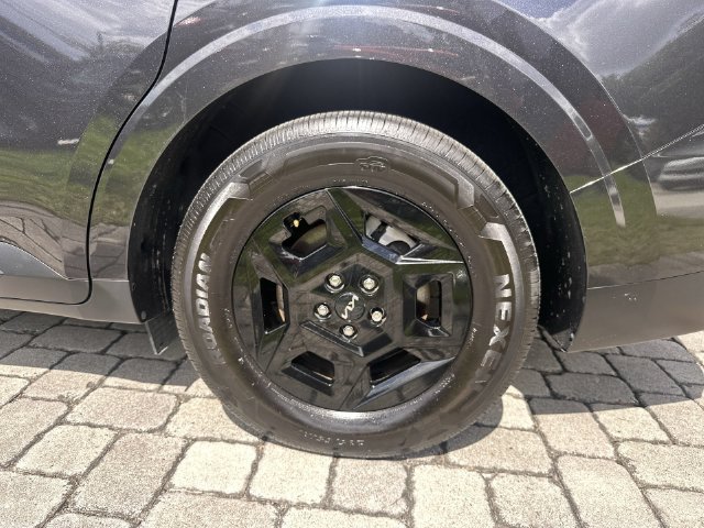 Used 2026 Kia Carnival FWD image 11
