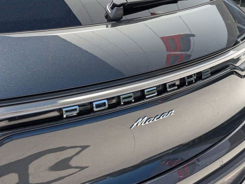 Certified 2025 Porsche Macan image 13