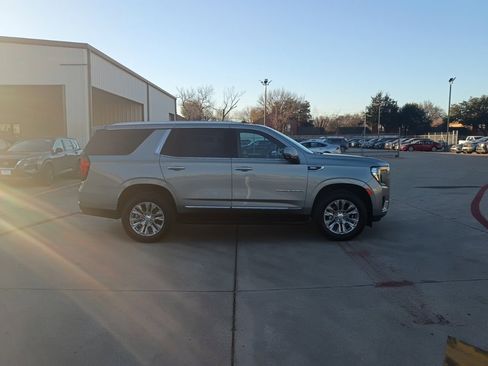 Used 2023 GMC Yukon Denali image 7