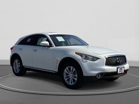 Used 2017 INFINITI QX70 AWD image 3