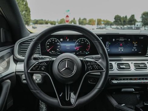 Certified 2025 Mercedes-Benz GLS 450 4MATIC image 17