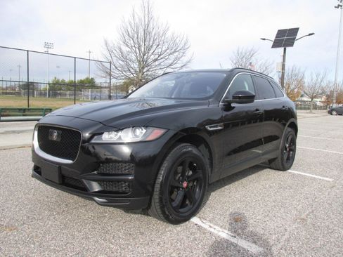 Used 2019 Jaguar F-PACE Premium image 14