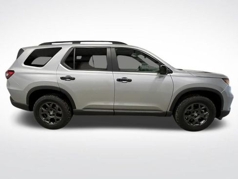 Used 2025 Honda Pilot TrailSport image 9