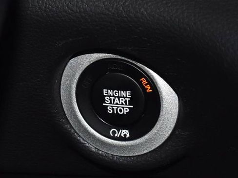 Certified 2025 Chrysler Pacifica Limited image 26