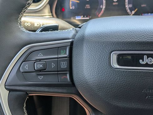 Used 2023 Jeep Grand Cherokee Altitude RWD image 14