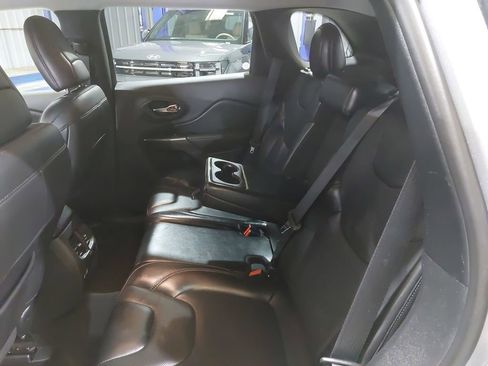 Used 2021 Jeep Cherokee Latitude Lux image 15