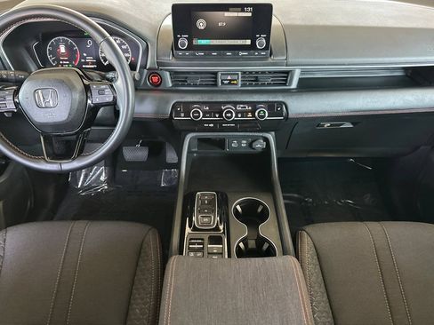 Used 2025 Honda Pilot Sport image 14